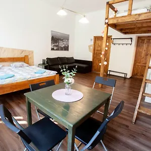 https://wow-wow-apartment.praguehotelsweb.com